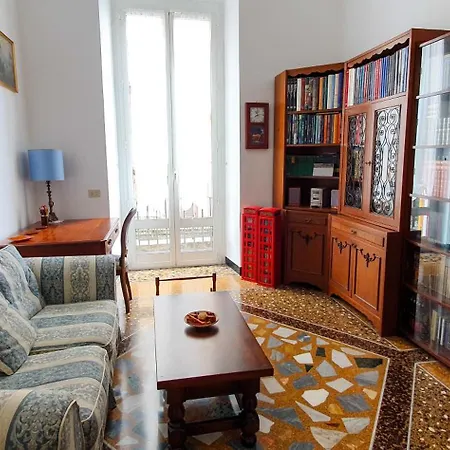 La Casa Dell'arte - The House Of Art Apartment *